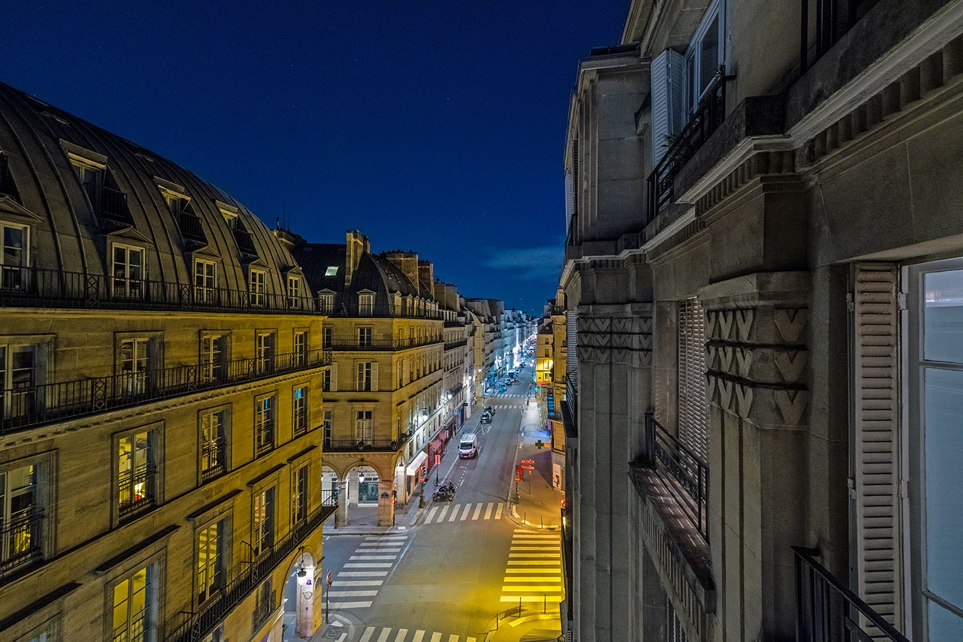 Paris-apartment-night-sky_CAS8281